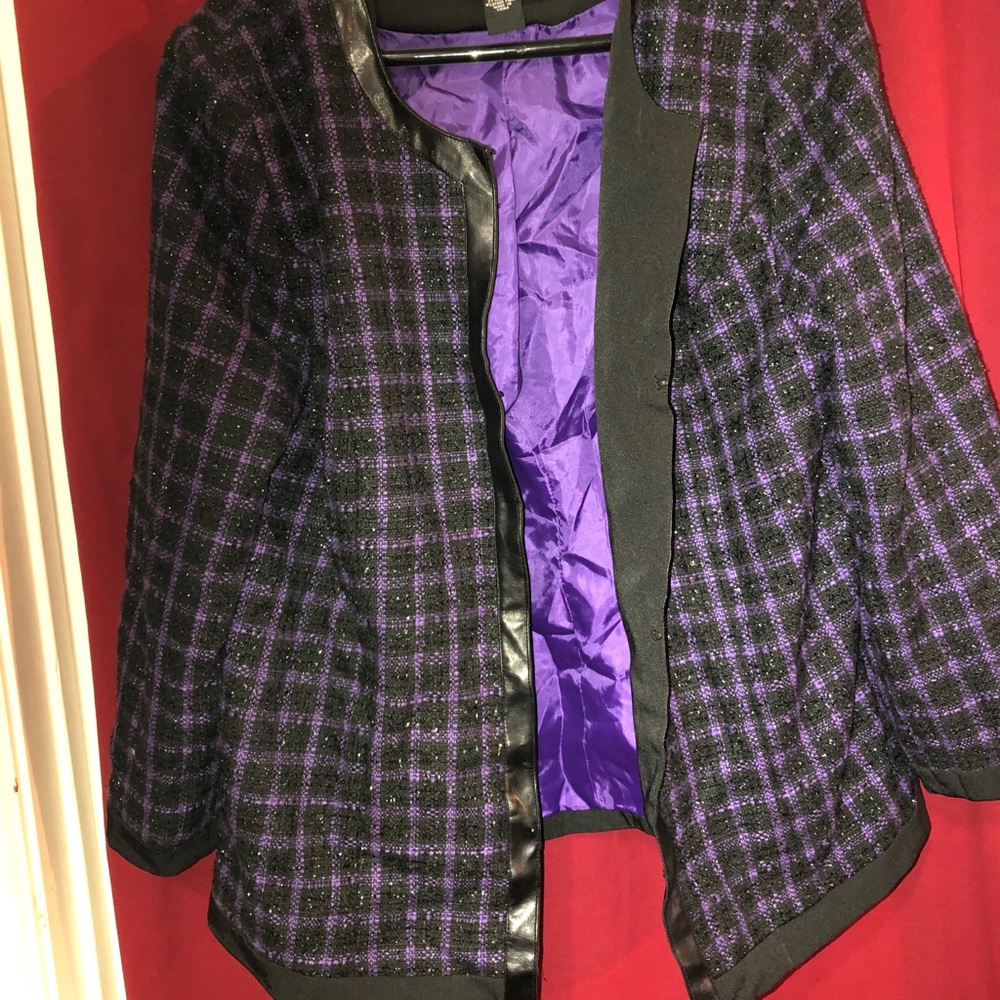 Blazer - Picture 7 of 8